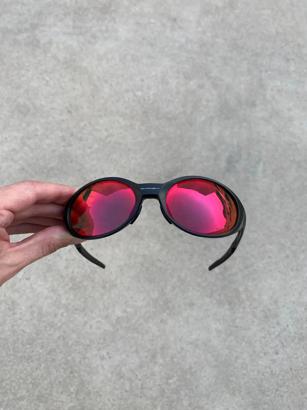 Eye Jacket Black - Lentes Dark Ruby