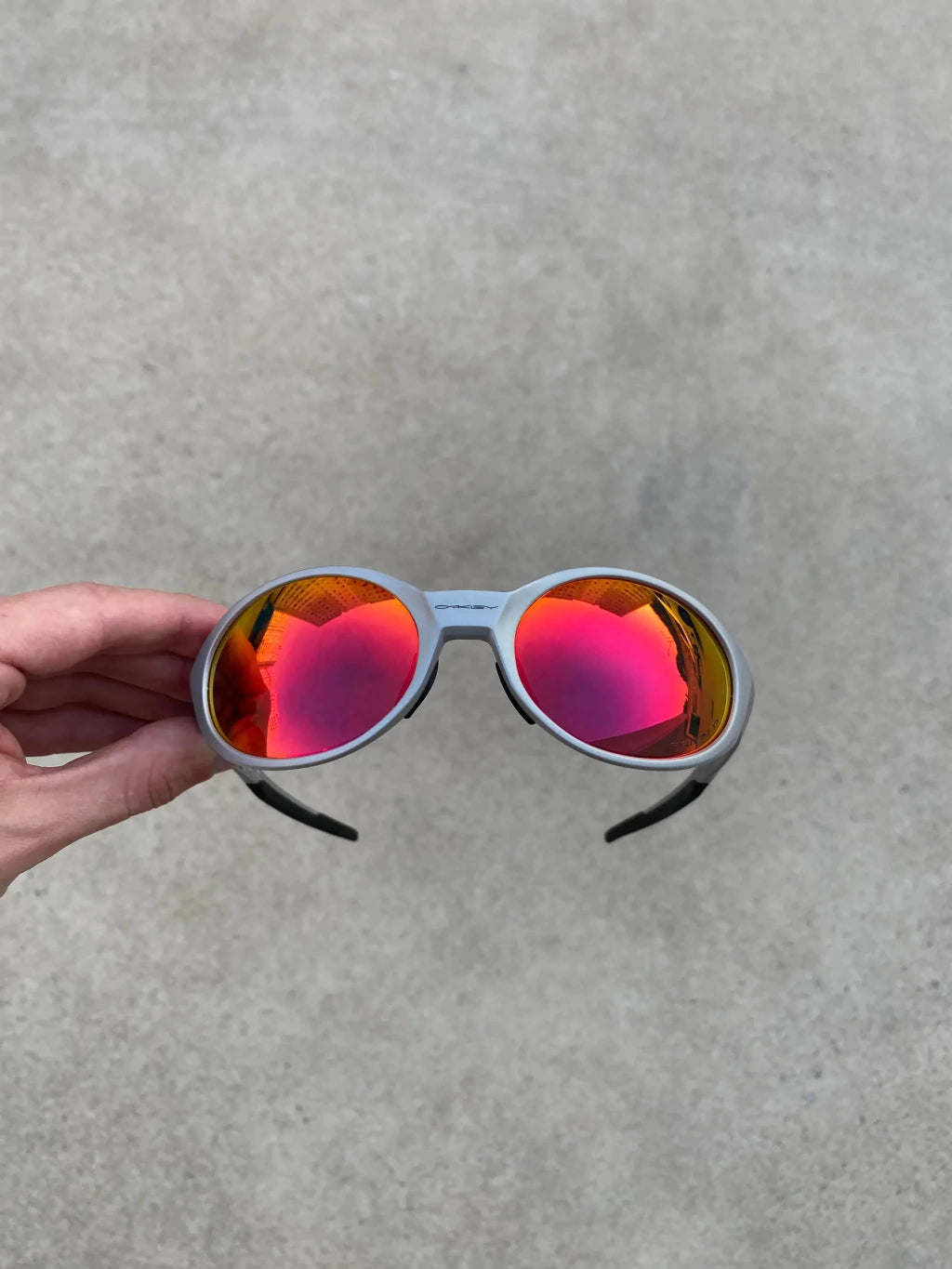 Eye Jacket Gray - Lentes Dark Ruby